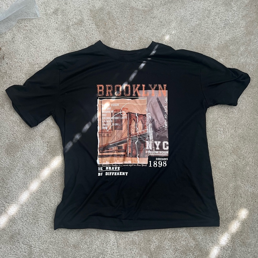 Medium black graphic tee